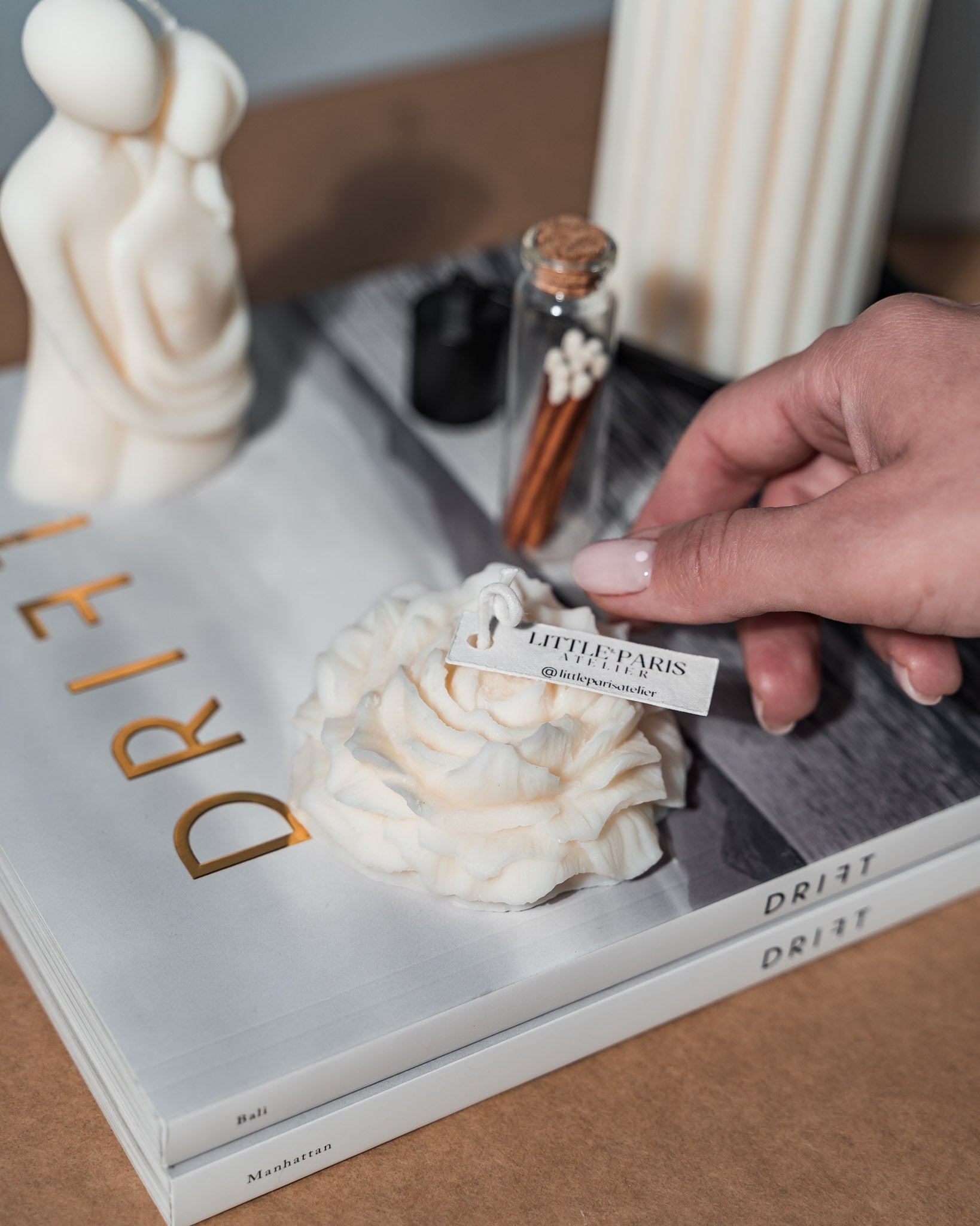 Lumanare Sculpturala Peony - Little Paris Atelier