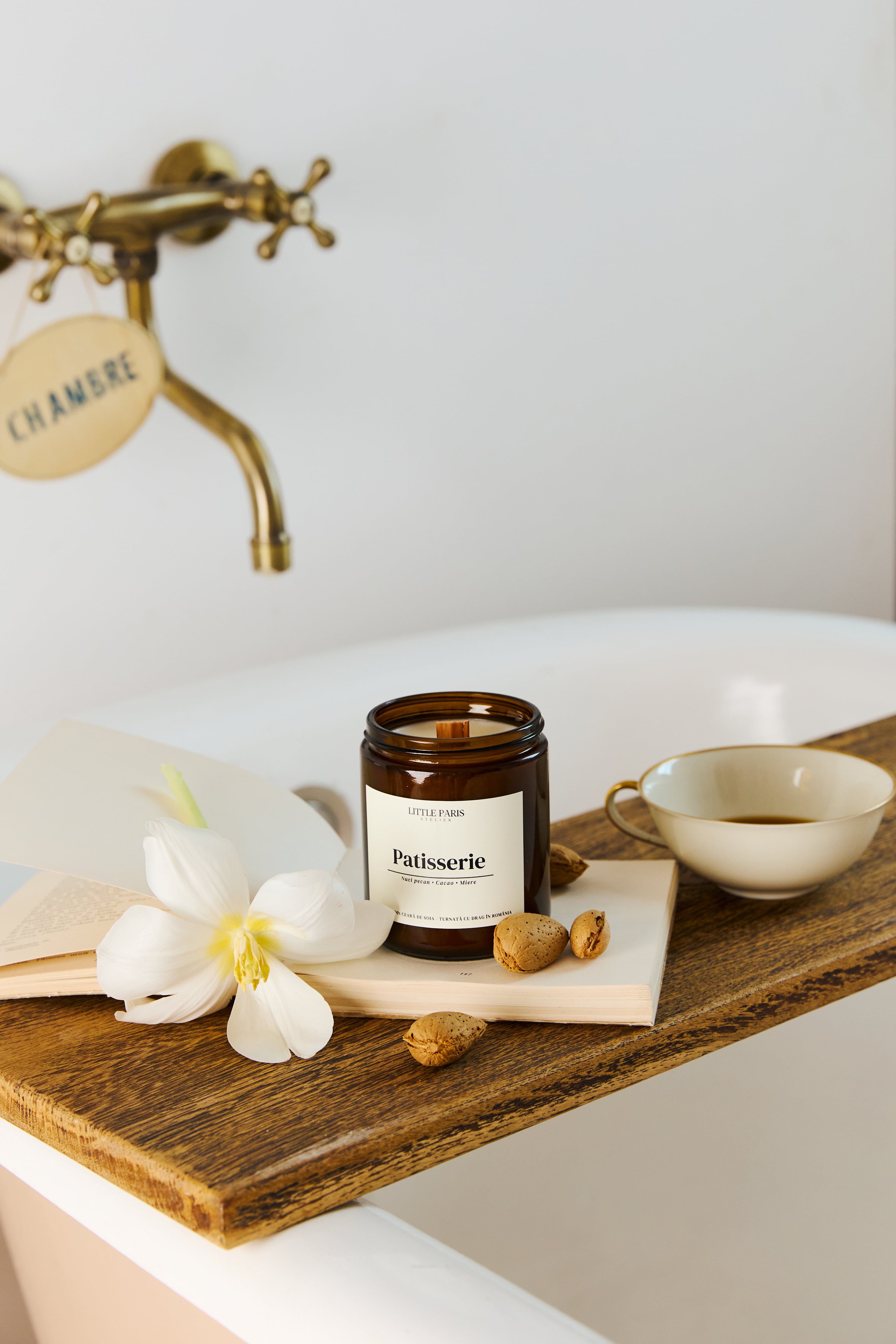 Lumânare parfumată Amber - Patisserie - Nuci Pecan • Cacao • Miere